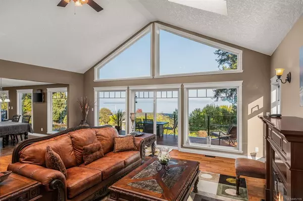 Saanich, BC V8Y 2A3,5006 Hilarie Pl