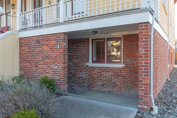 Victoria, BC V8R 1Y9,1731 Albert Ave #1