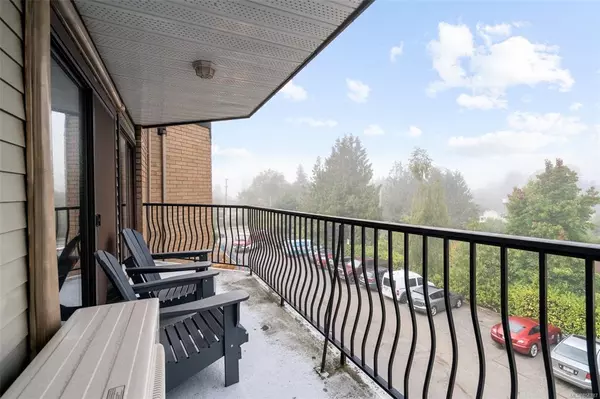 Saanich, BC V8N 4X3,1870 McKenzie Ave #309