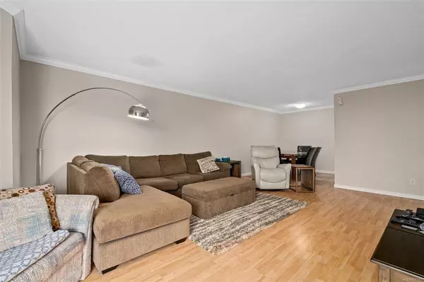 Saanich, BC V8N 4X3,1870 McKenzie Ave #309