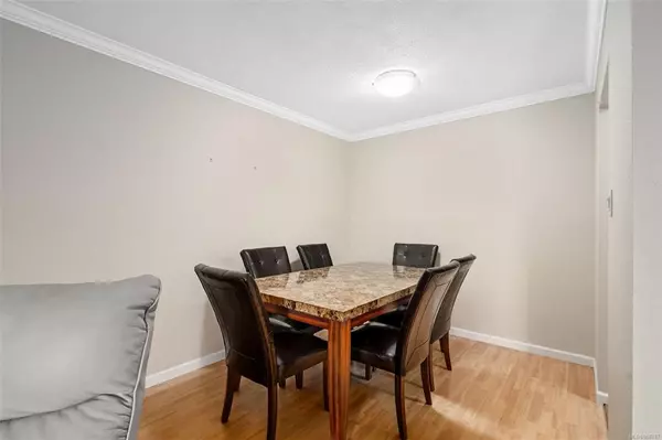 Saanich, BC V8N 4X3,1870 McKenzie Ave #309