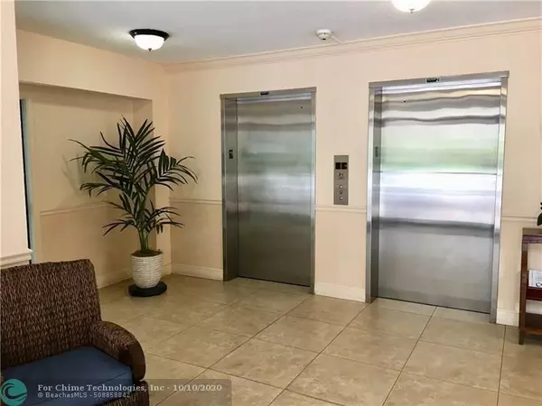 Pompano Beach, FL 33069,802 Cypress Grove Ln  #206