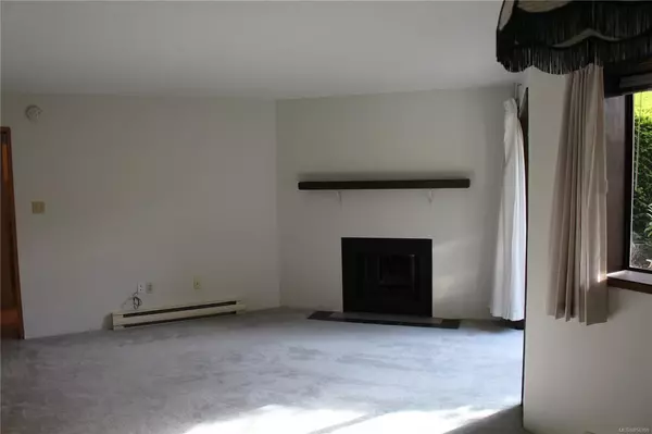 Saanich, BC V9A 1L9,71 Gorge Rd W #102