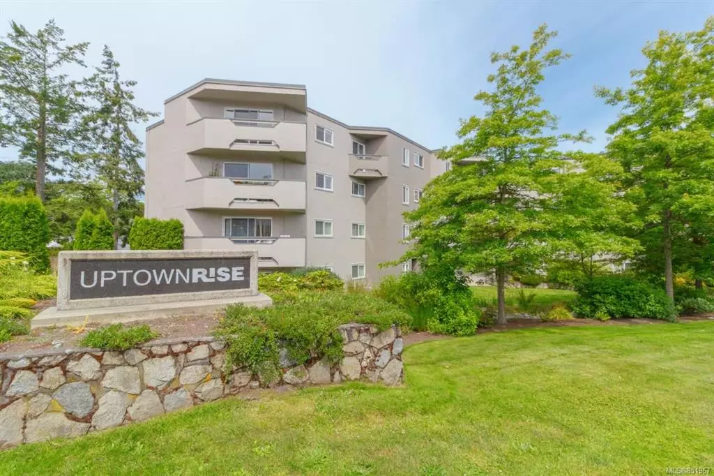 Saanich, BC V8X 1H8,3800 Quadra St #202