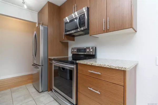 Saanich, BC V8X 1H8,3800 Quadra St #202