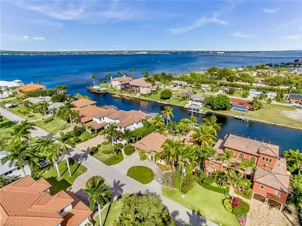 Fort Myers, FL 33919,833 Cypress Lake CIR