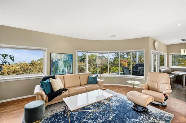 Oak Bay, BC V8S 4K2,301 Denison Rd