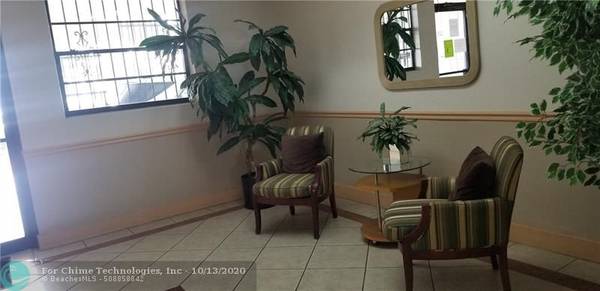 Miami Beach, FL 33141,6937 W Bay Dr  #203