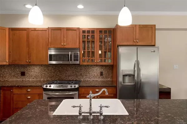 Langford, BC V9B 6T4,2006 Troon Crt #308
