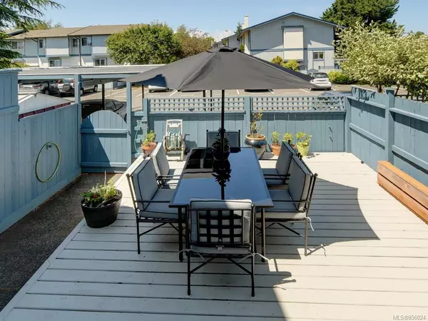 Saanich, BC V8N 3X5,3987 Gordon Head Rd #44