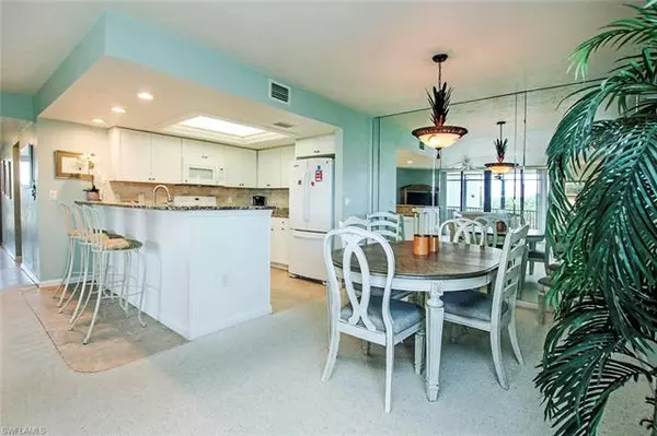 Sanibel, FL 33957,1299 Middle Gulf DR #232