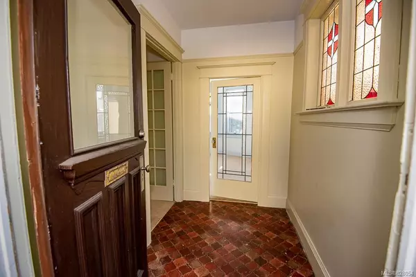 Victoria, BC V8V 3T3,341-343 Vancouver St