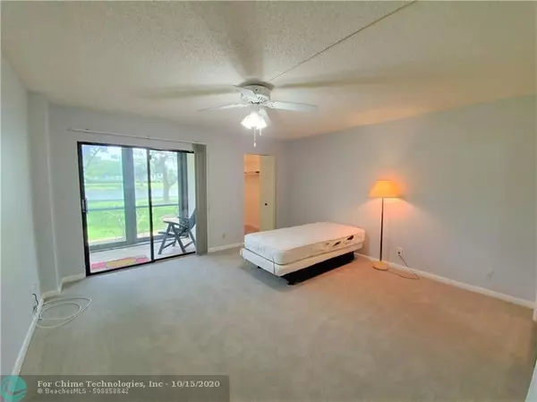 Pompano Beach, FL 33069,2209 S Cypress Bend Dr  #104