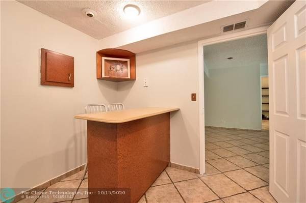 Sunny Isles Beach, FL 33160,301 174th St  #M-10