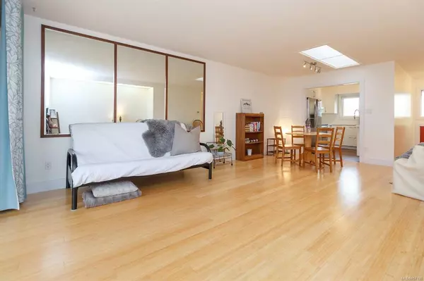 Saanich, BC V8N 3L3,4391 Torquay Dr #14