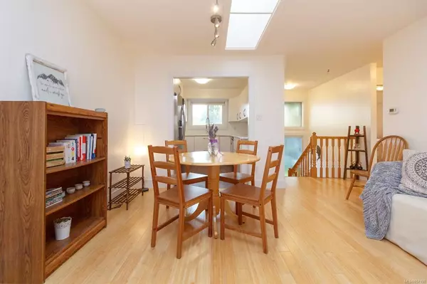 Saanich, BC V8N 3L3,4391 Torquay Dr #14