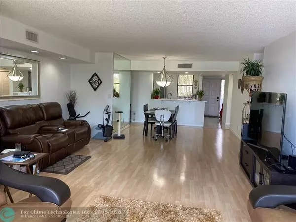 Coconut Creek, FL 33066,2907 Carambola Cir  #301