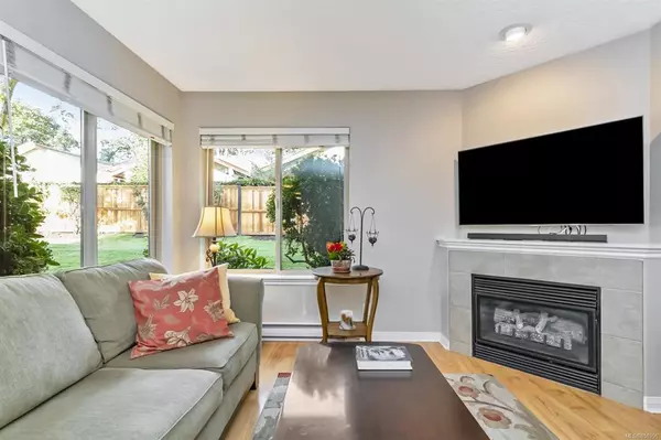 Saanich, BC V8Z 2V5,1241 Santa Rosa Ave #3