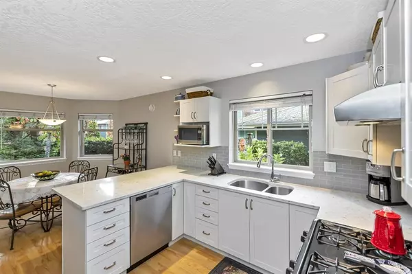 Saanich, BC V8Z 2V5,1241 Santa Rosa Ave #3