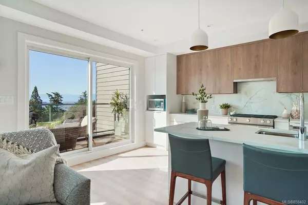 Esquimalt, BC V9A 5B8,835 Dunsmuir Rd #4B