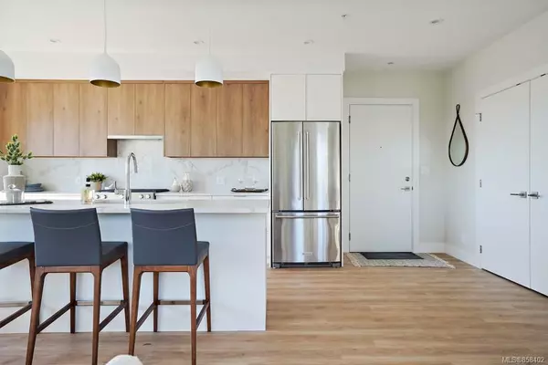 Esquimalt, BC V9A 5B8,835 Dunsmuir Rd #4B