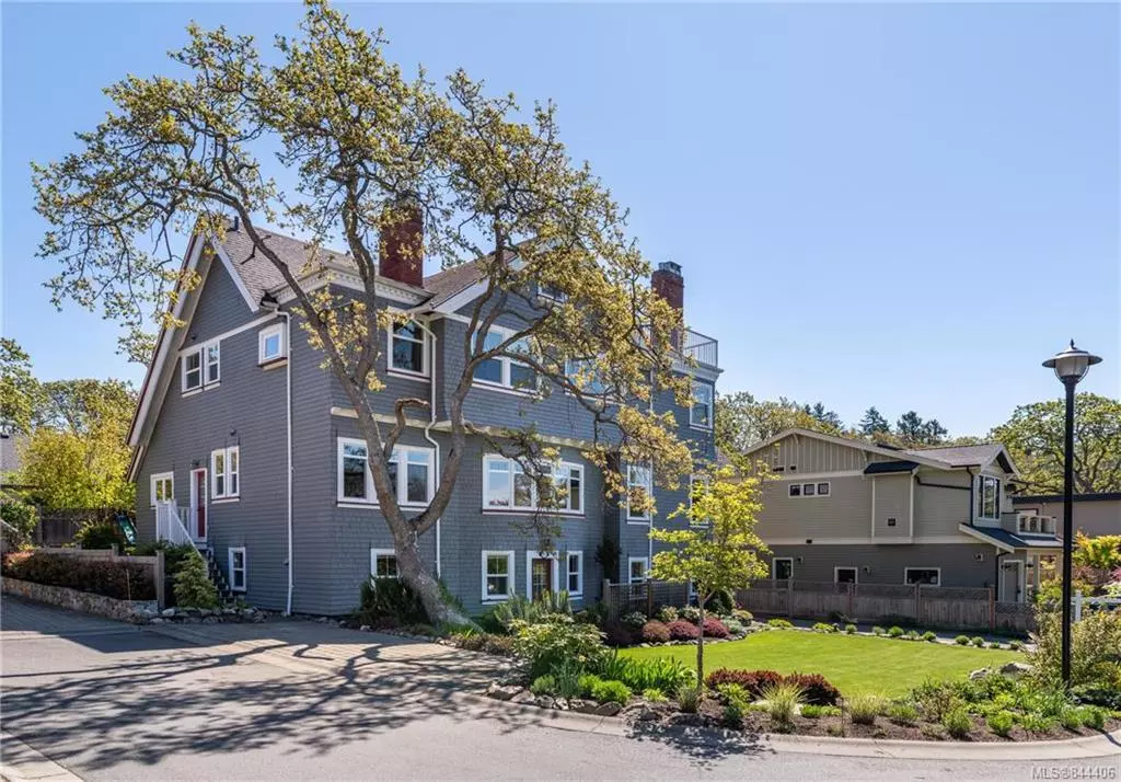Victoria, BC V8S 1H4,423 Chadwick Pl