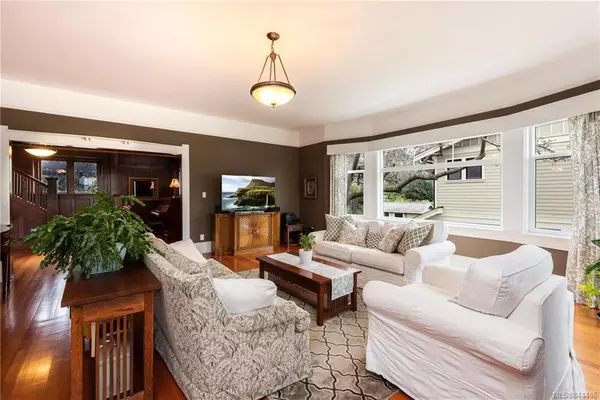Victoria, BC V8S 1H4,423 Chadwick Pl