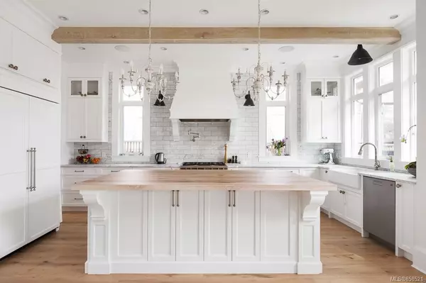 Oak Bay, BC V8S 4W2,641 Oliver St