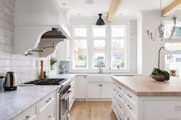 Oak Bay, BC V8S 4W2,641 Oliver St