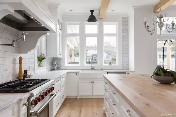 Oak Bay, BC V8S 4W2,641 Oliver St