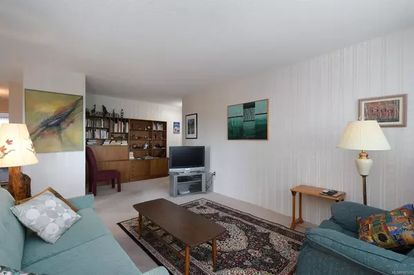 Victoria, BC V9A 6Z3,105 Gorge Rd E #608