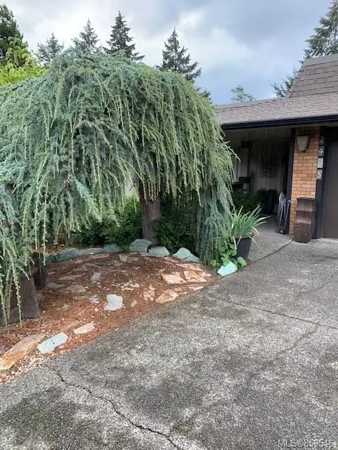 Central Saanich, BC V8Z 6R7,2435 Eastgate Pl