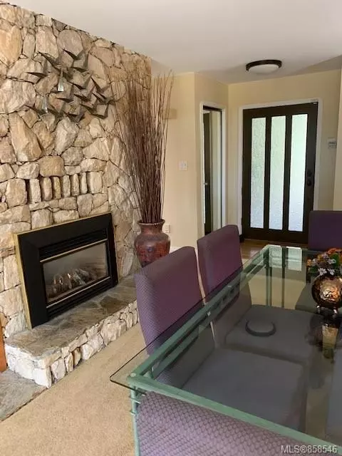 Central Saanich, BC V8Z 6R7,2435 Eastgate Pl