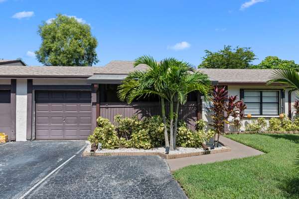 8 Seneca CT, Royal Palm Beach, FL 33411