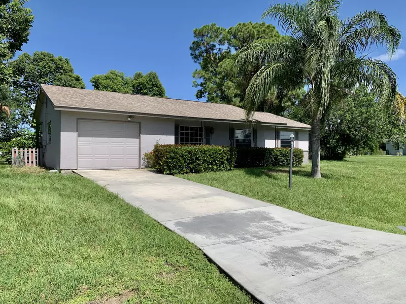 2081 SW Gemini LN, Port Saint Lucie, FL 34984