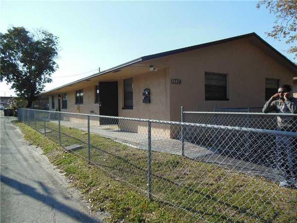 1819 N 17 Av 1-2,  Hollywood,  FL 33020