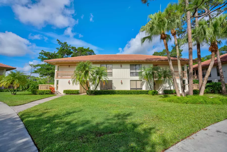 410 S Brackenwood LN, Palm Beach Gardens, FL 33418