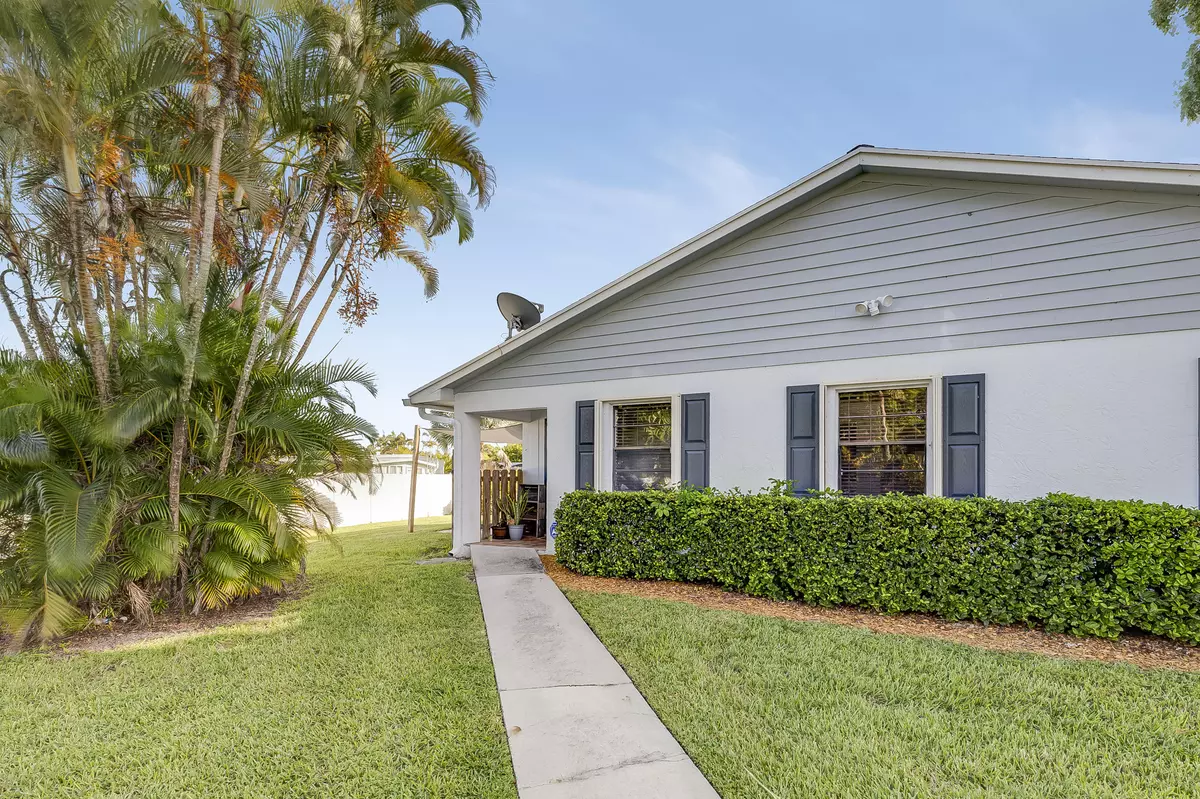 Lake Worth, FL 33463,4446 Walden CIR