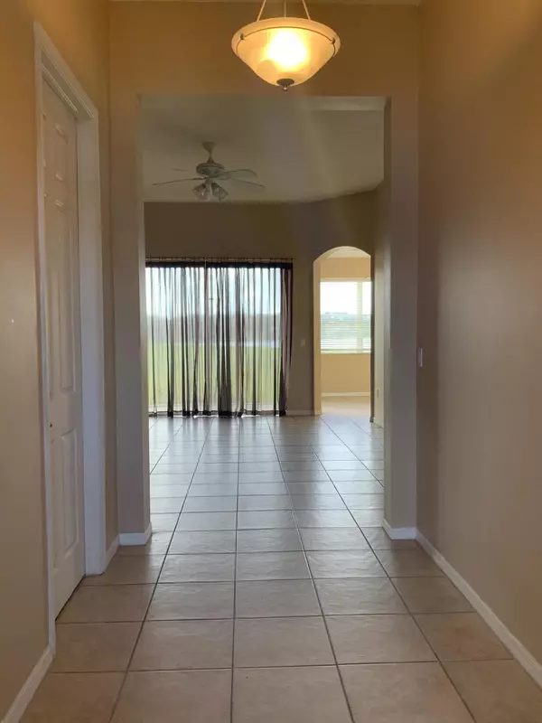 Port Saint Lucie, FL 34986,376 SW Lake Forest WAY