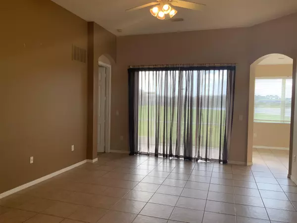 Port Saint Lucie, FL 34986,376 SW Lake Forest WAY