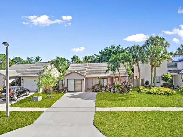 Lake Worth, FL 33463,5960 Strawberry Lakes CIR