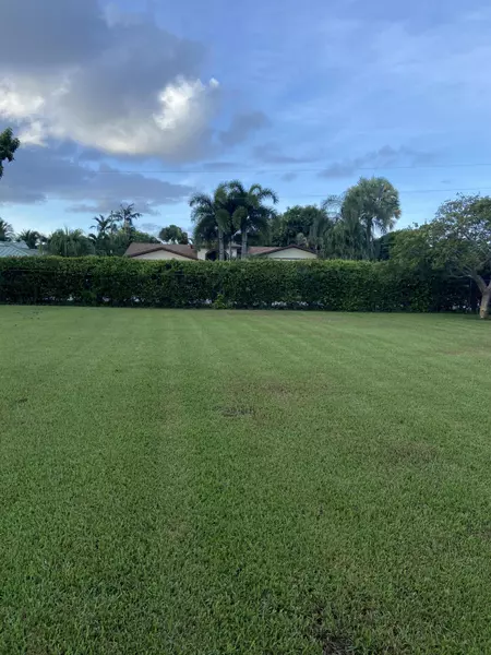 517 Eldorado LN, Delray Beach, FL 33444