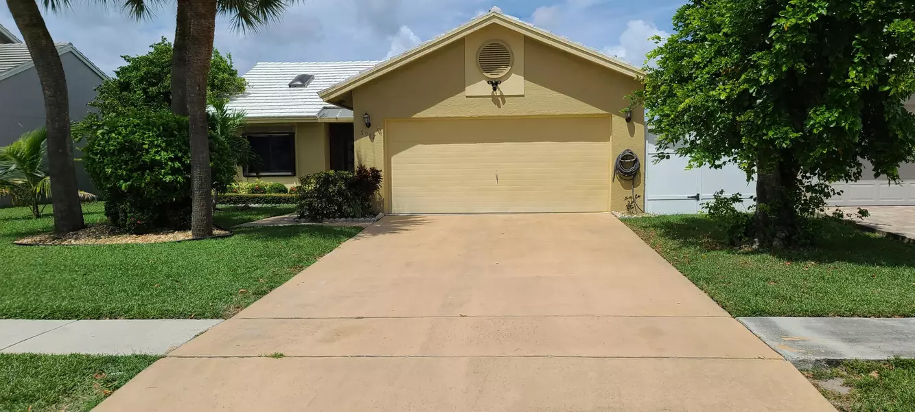 5917 Strawberry Lakes CIR, Lake Worth, FL 33463