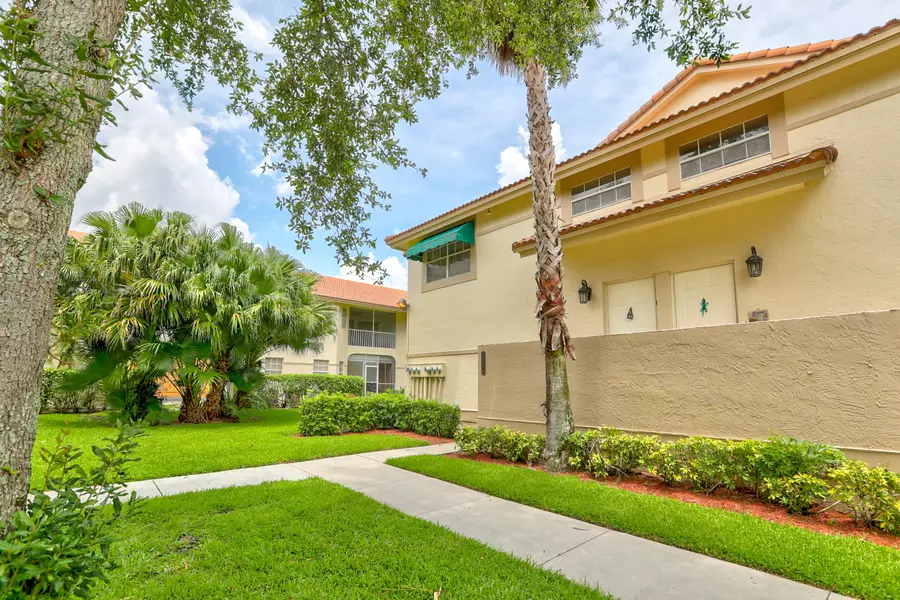 6556 Via Regina, Boca Raton, FL 33433