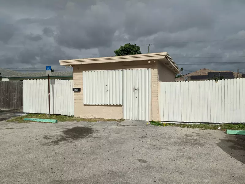 931 Miner RD, Lake Worth, FL 33462