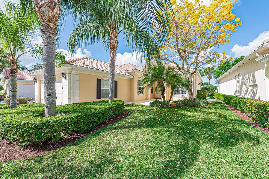 8125 Laborie LN, Wellington, FL 33414