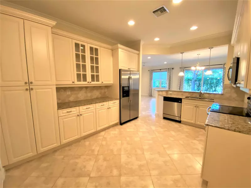 132 W Prive CIR, Delray Beach, FL 33445