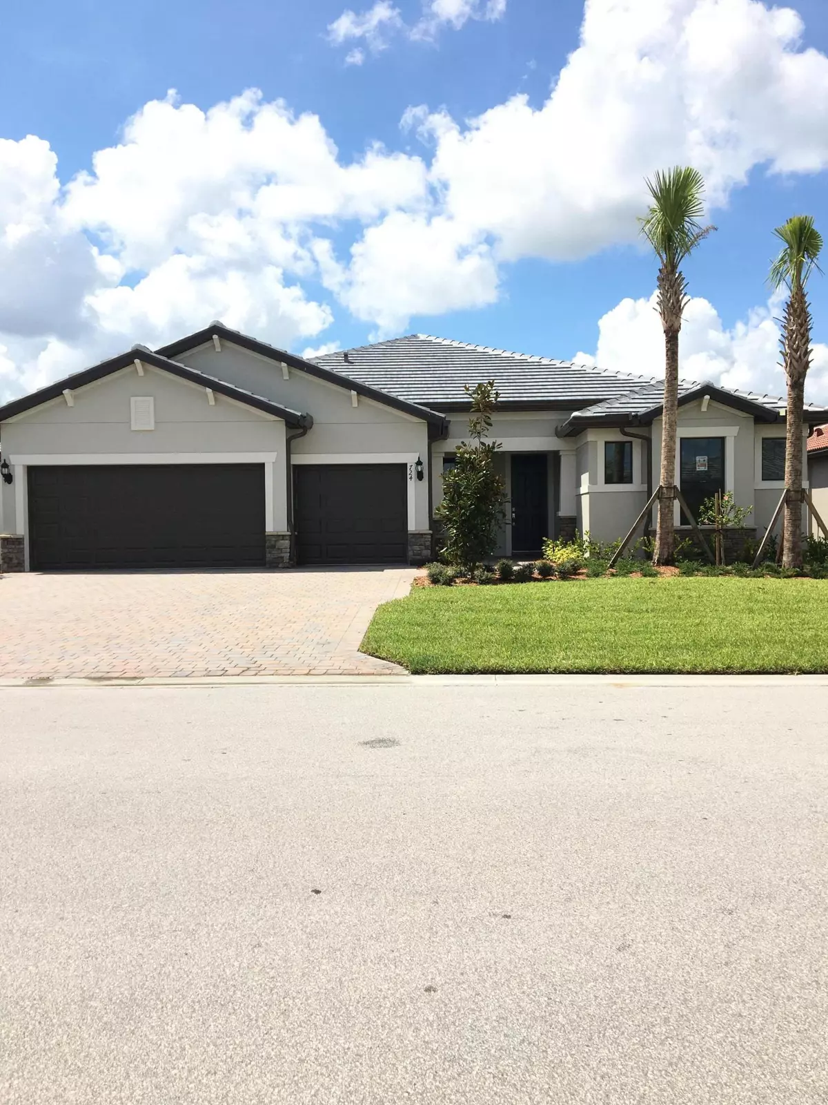 Port Saint Lucie, FL 34984,724 SE Villandry WAY