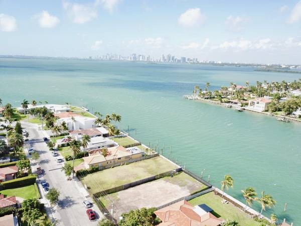 7524 W Treasure DR,  North Bay Village,  FL 33141