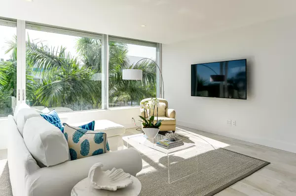 Palm Beach, FL 33480,44 Cocoanut ROW 506a